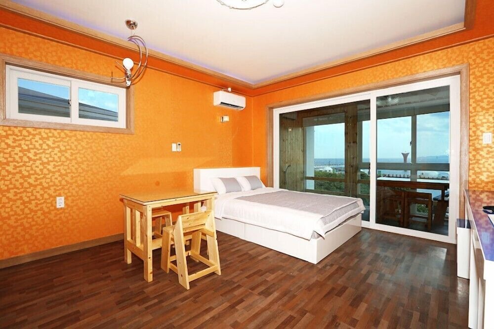 Room (301) photo 1