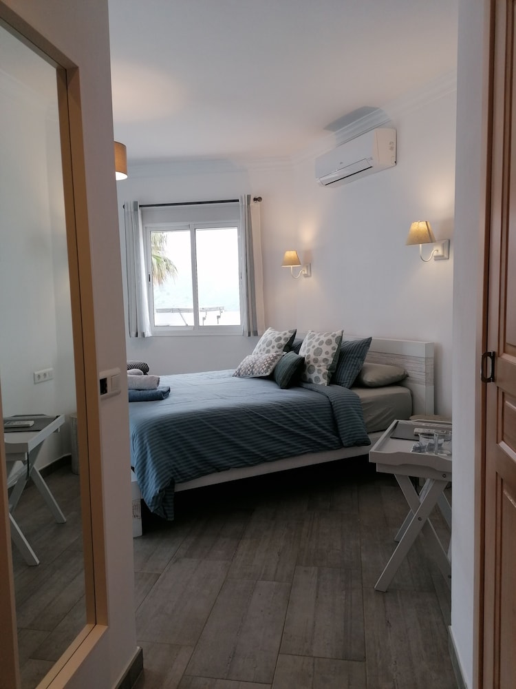 Deluxe Triple Room, Non Smoking, Sea View photo 2
