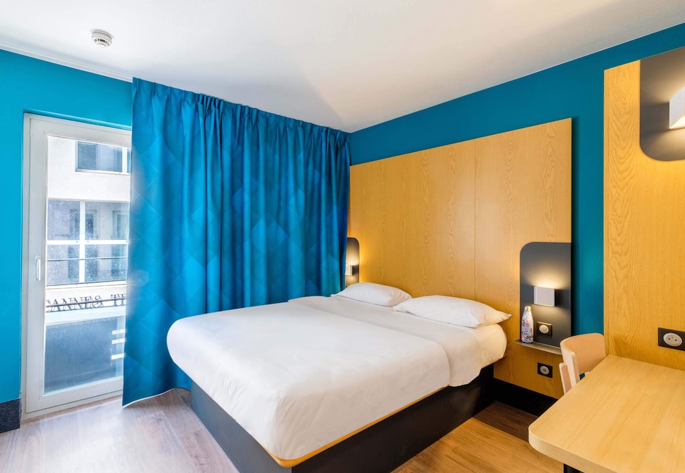 Twin Non-Smoking Room photo 1