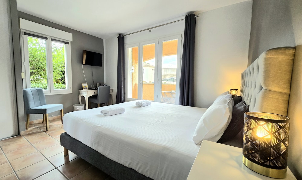 Superior Double Room, Pool View photo 2