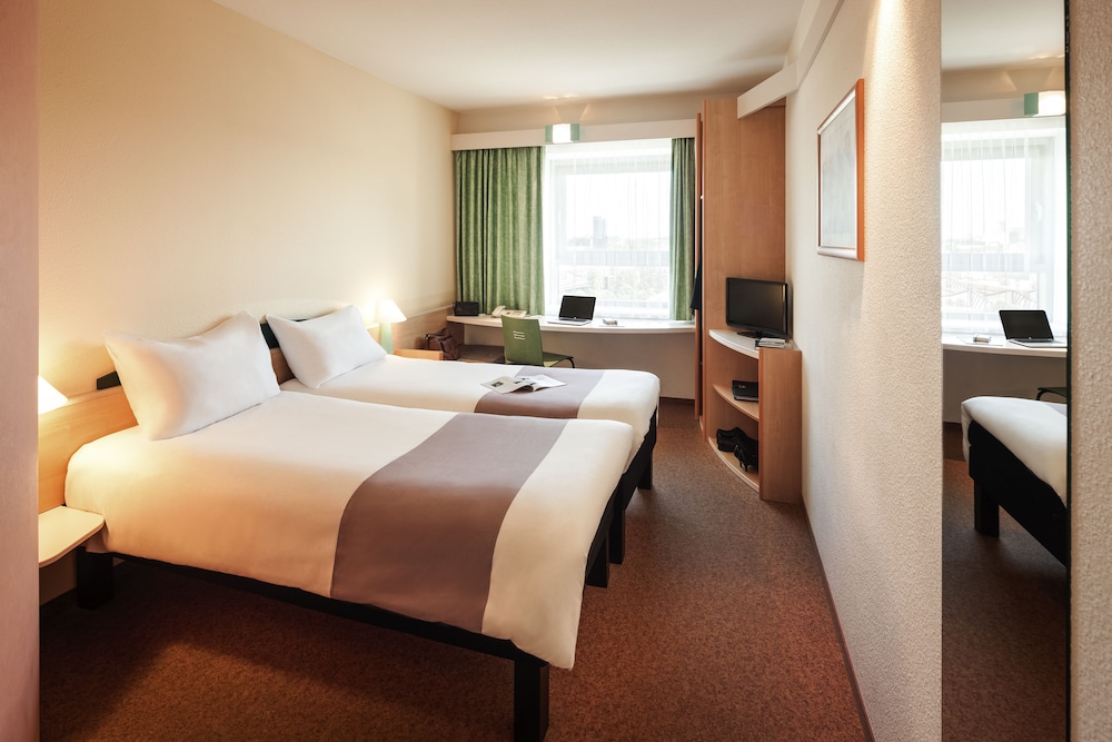 Standard Twin Room, 2 Twin Beds - Photo 1