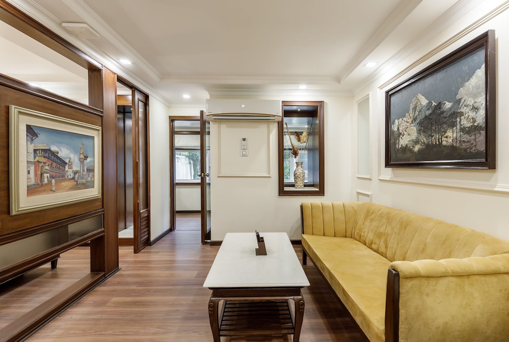 Suite - Photo 19