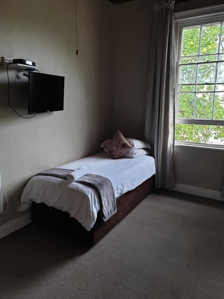 Basic Triple Room (With Shower) photo 2