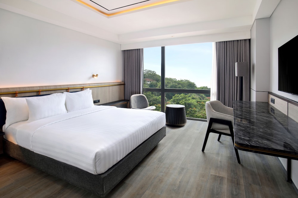 Deluxe Room, 1 King Bed, Smoking