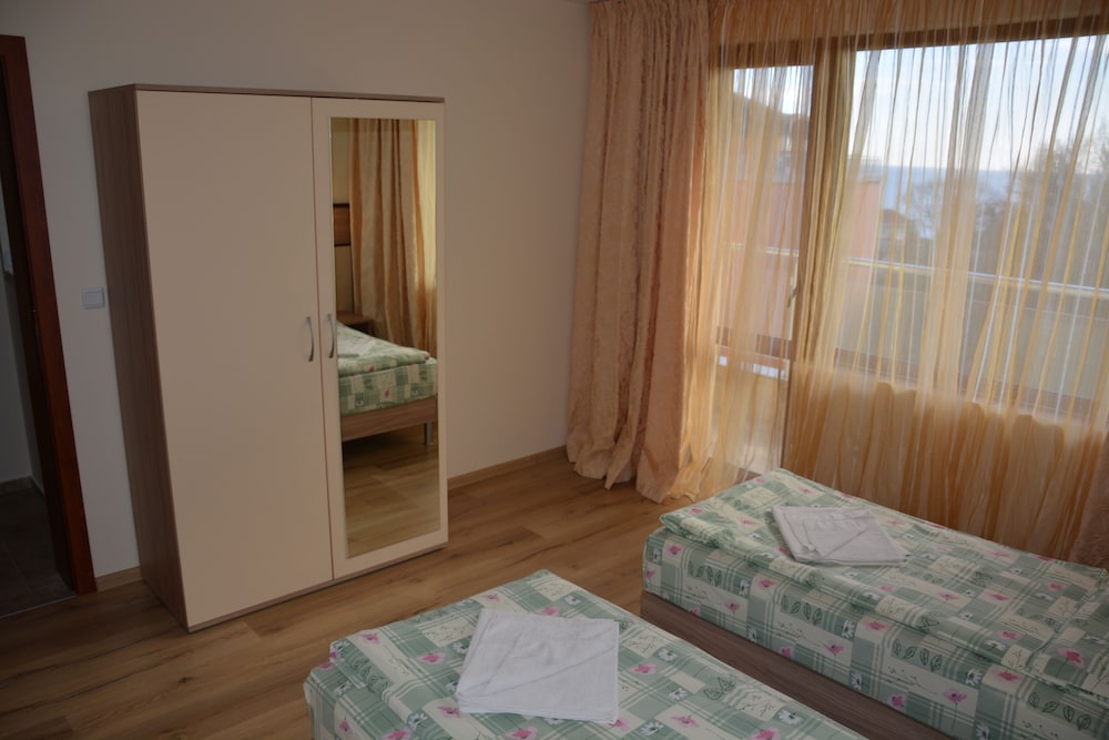 Family Apartment, 2 Bedrooms photo 3