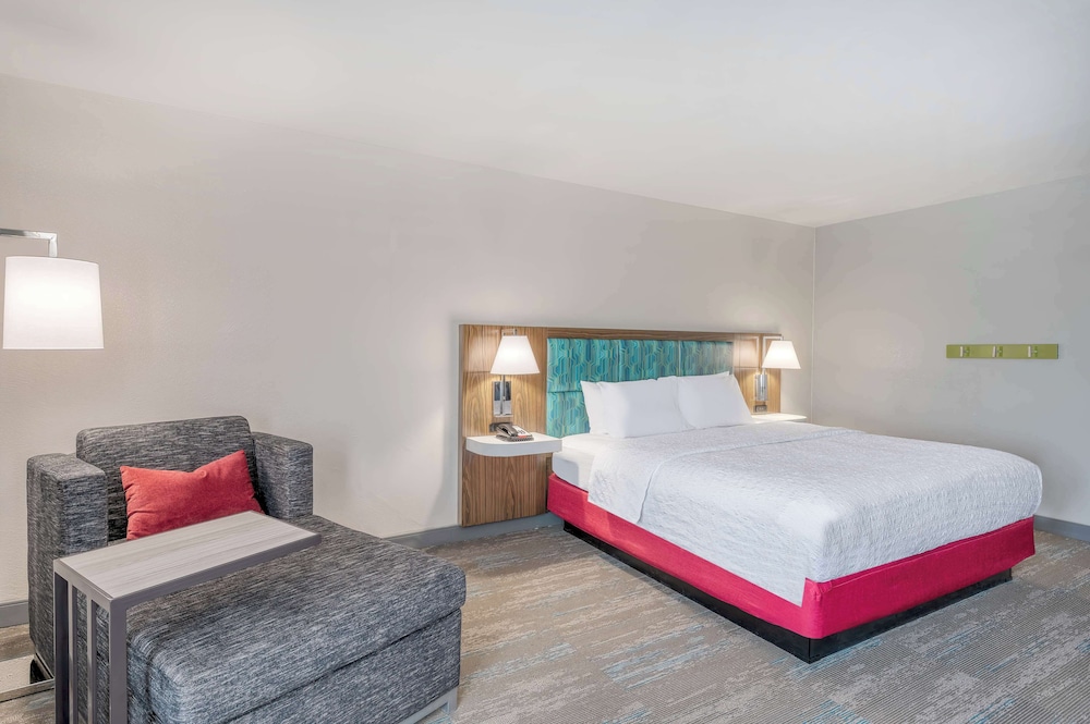 Room, 1 King Bed, Accessible, Bathtub - Photo 2