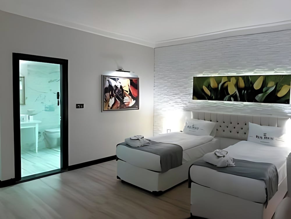 Twin Room - Photo 1