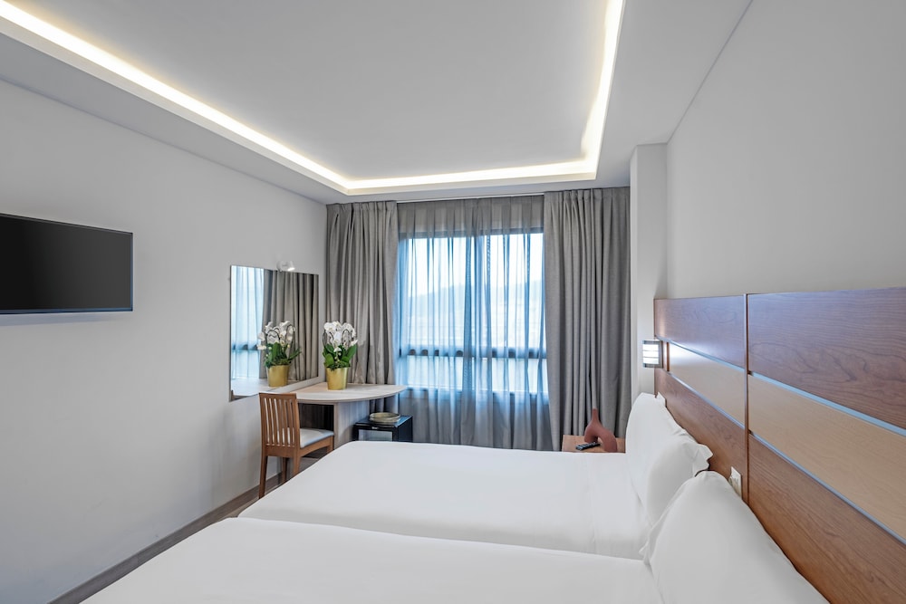 2 Single Beds - Photo 1