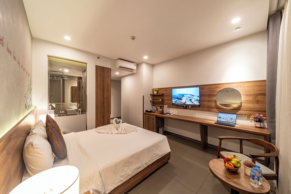 Deluxe Double Room, City View - Photo 10