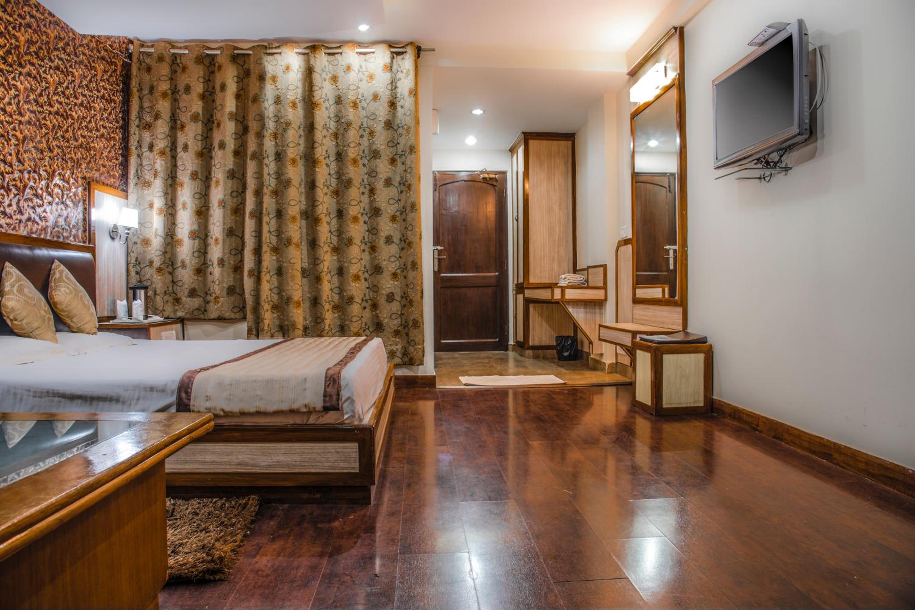 Standard King Room - Photo 4