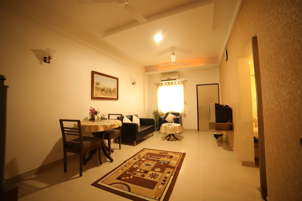 Luxury Suite - Photo 6