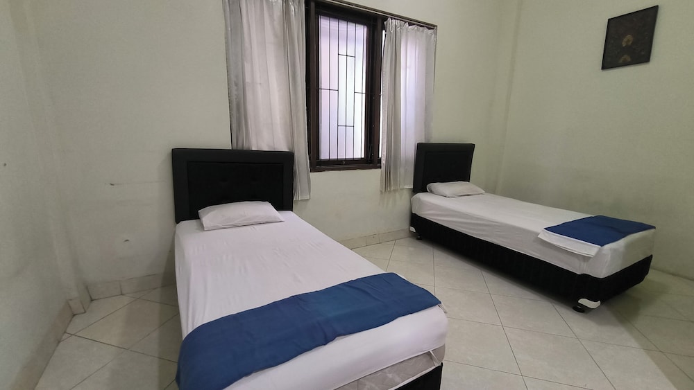Deluxe Twin Room - Photo 13