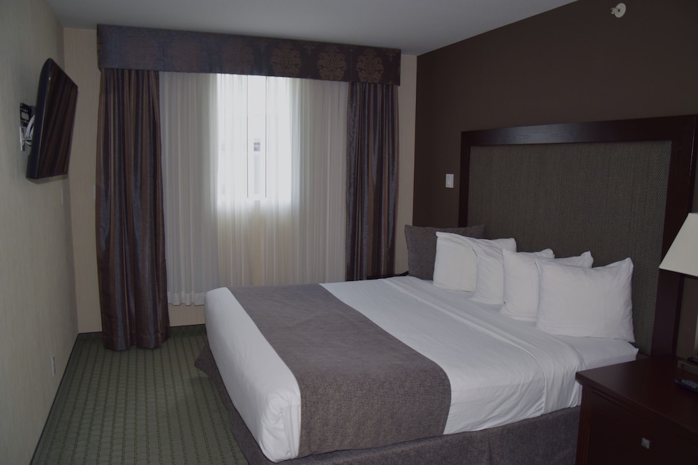 Premium Suite, 1 King Bed (Coast Premium King Junior Suite) photo 3