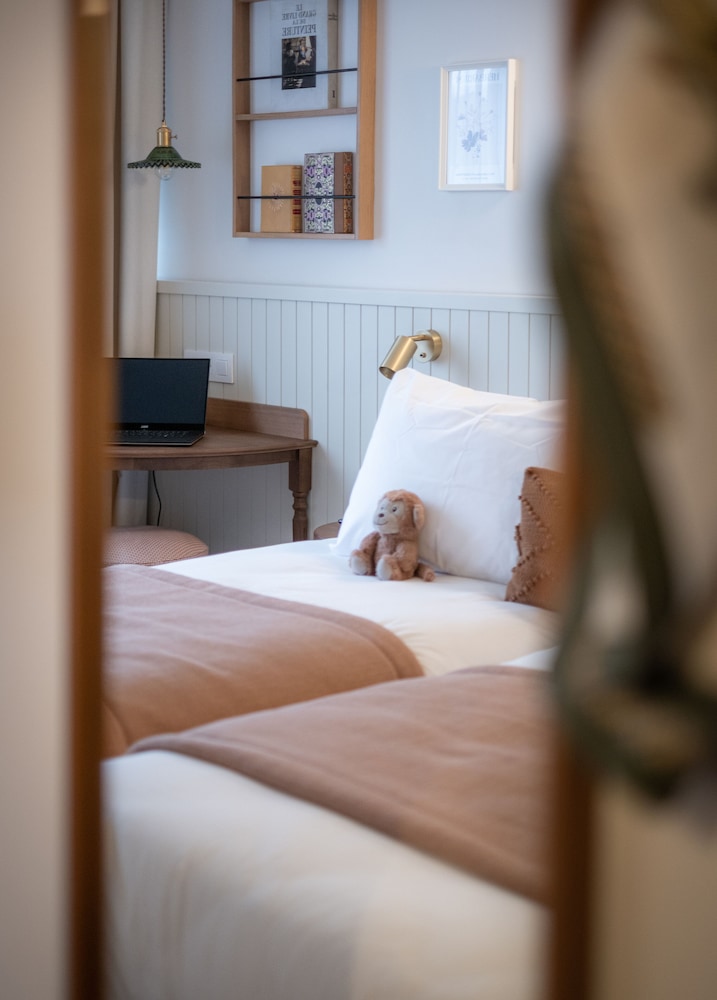 Standard Twin Room - Photo 3