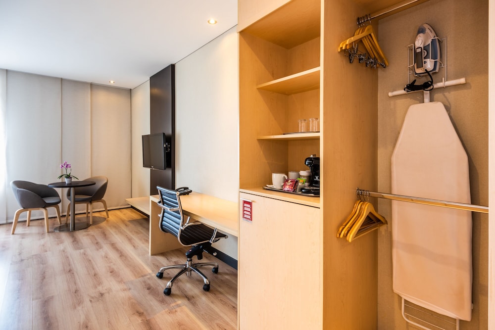 Room, 2 Double Beds, Accessible (Roll-In Shower) - Photo 4