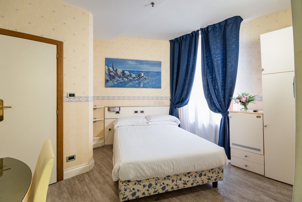 Classic Double or Twin Room, 1 Bedroom - Photo 17