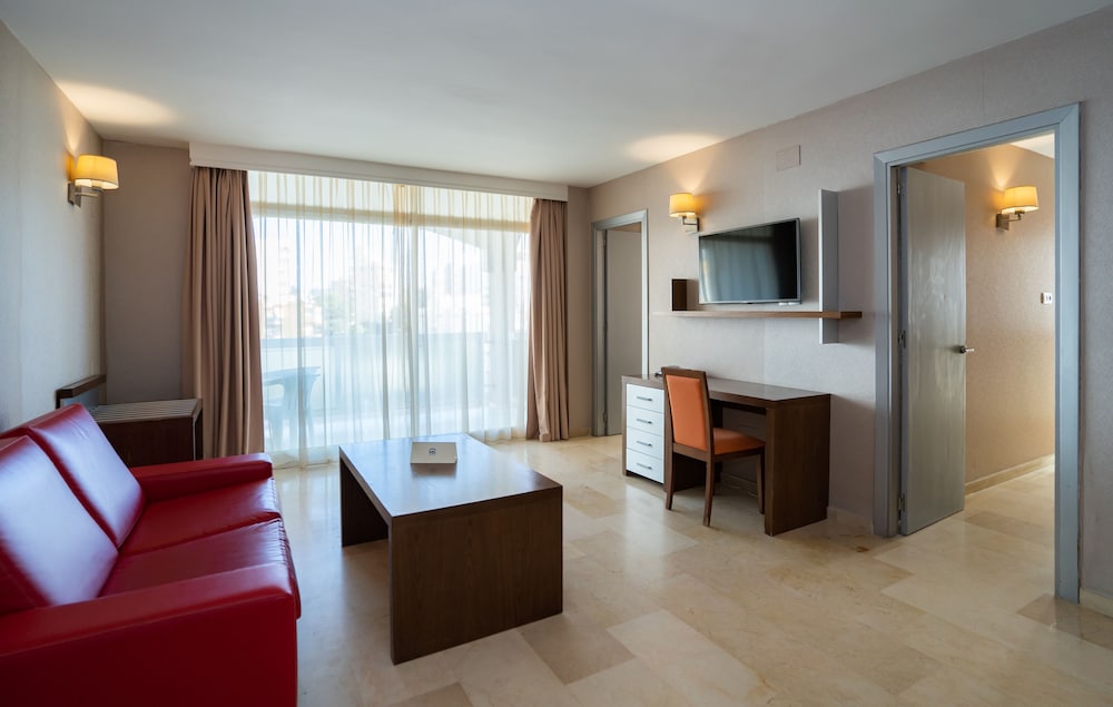 Two Bedroom Suite - Photo 8