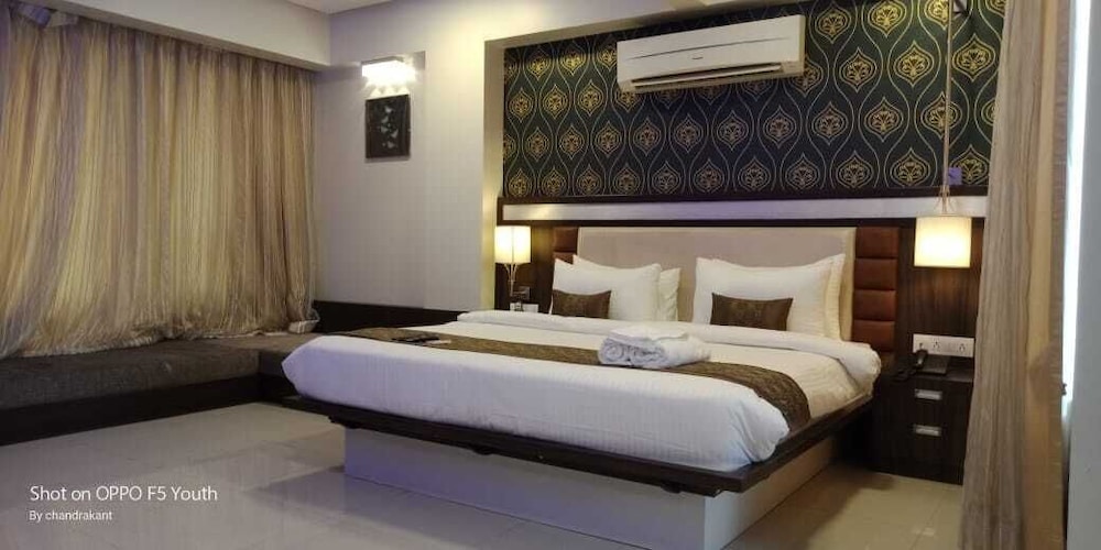 Suite Room - Photo 18