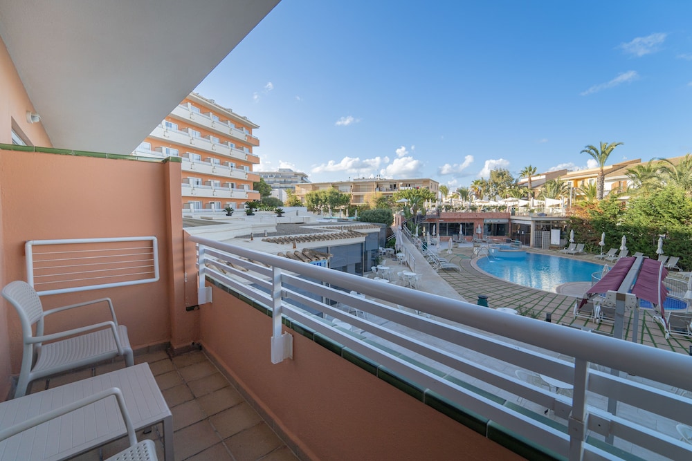 Double Room, Balcony, Pool View - Photo 6