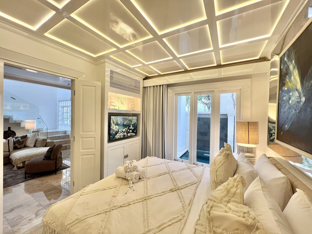 Luxury Villa, 2 Bedrooms, Poolside photo 2