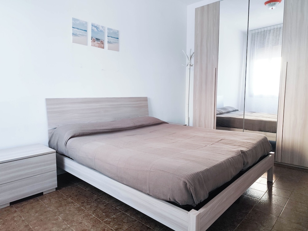 Studio, Multiple Bedrooms, Balcony, City View photo 2