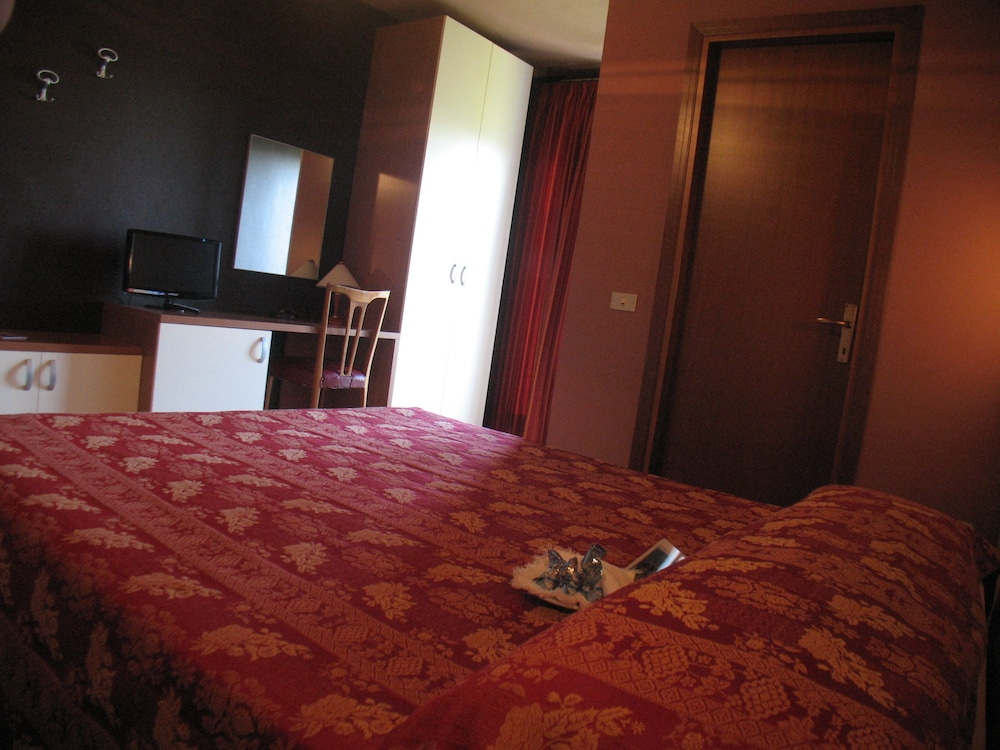 Double or Twin Room, Balcony, Mountain View photo 2