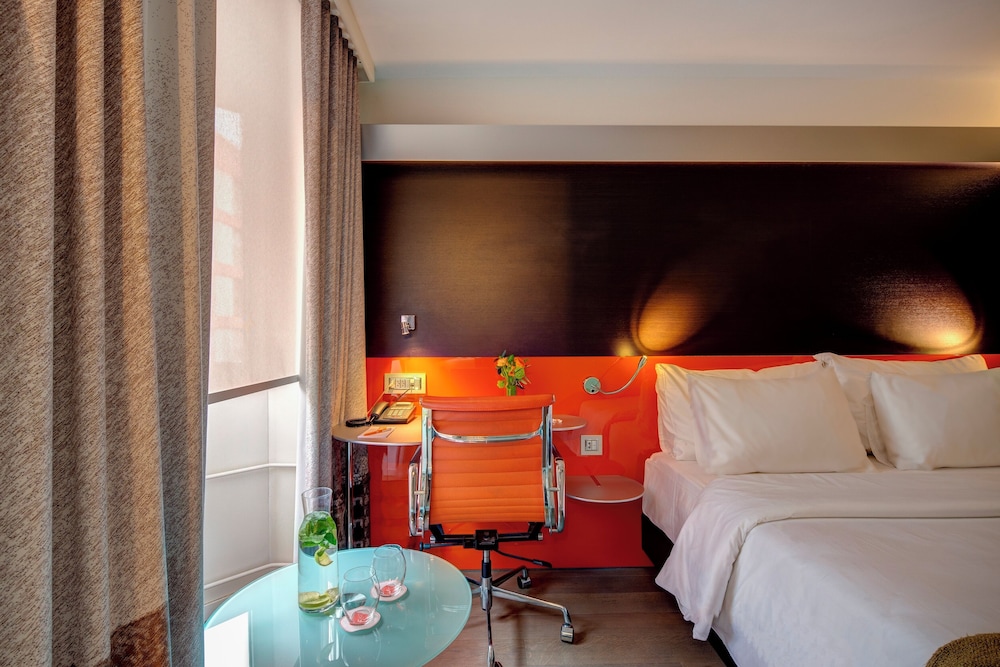 Standard, One Double Bed (Small) - Photo 3