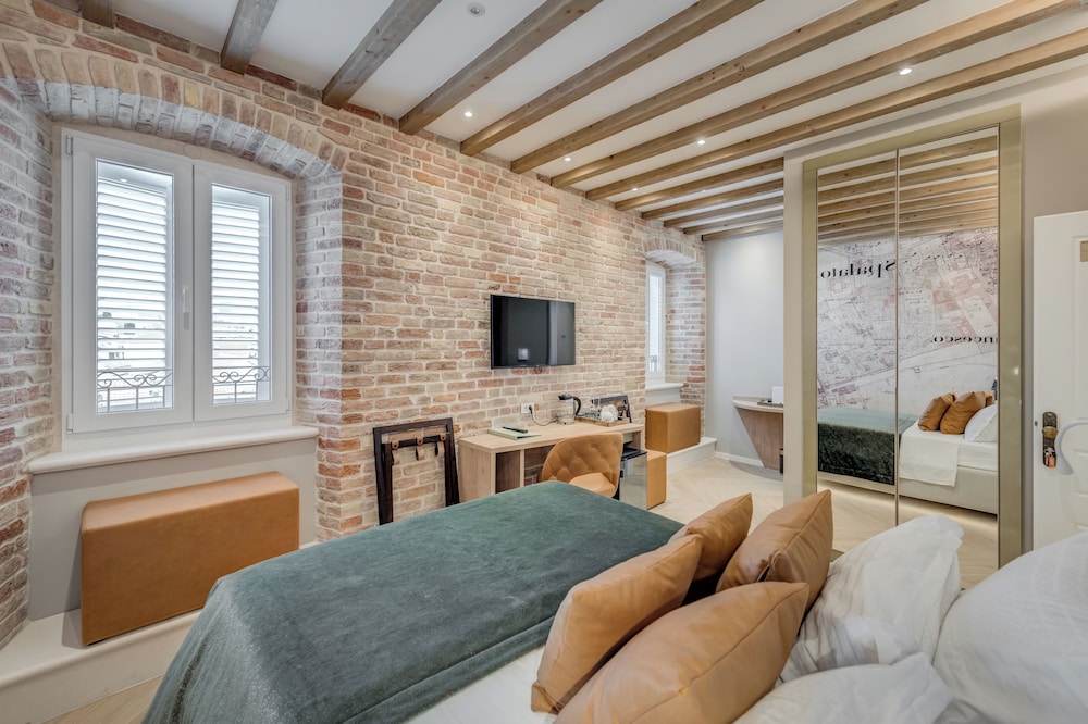 Deluxe Double Room, City View