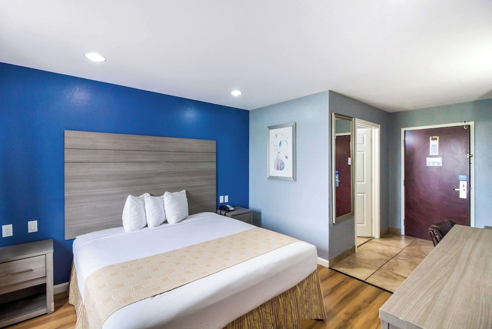 Standard Room, 1 King Bed, Non Smoking