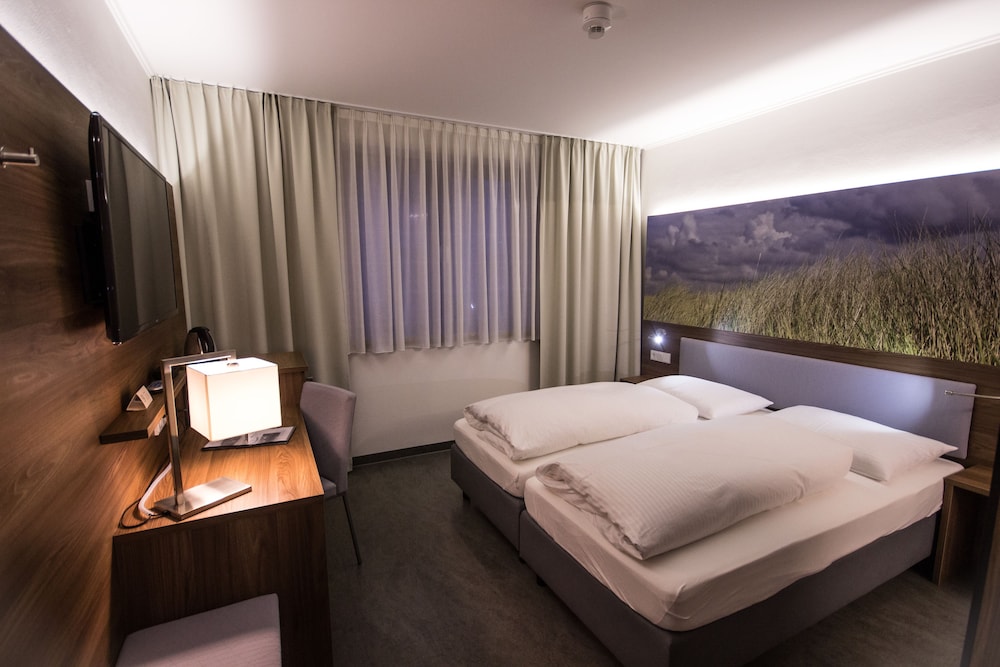 Deluxe Double or Twin Room - Photo 12