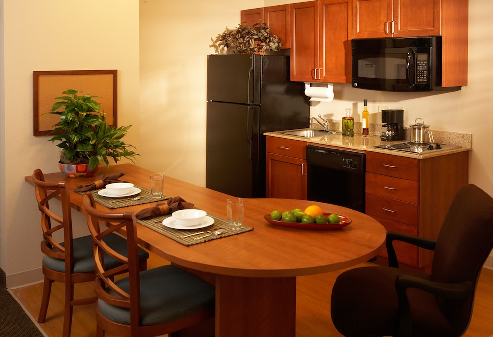 Suite, 1 Bedroom - Photo 3