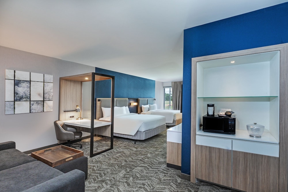 Suite, 2 Queen Beds (Mobility/Hearing Accessible, Tub) - Photo 3