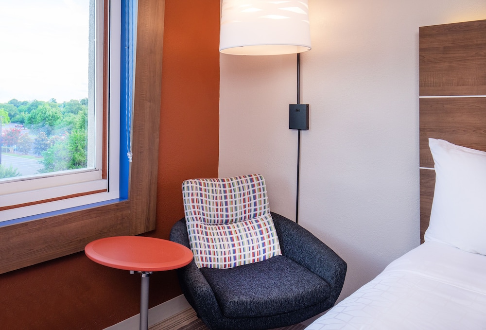 Suite, 1 King Bed, Accessible, Non Smoking - Photo 5