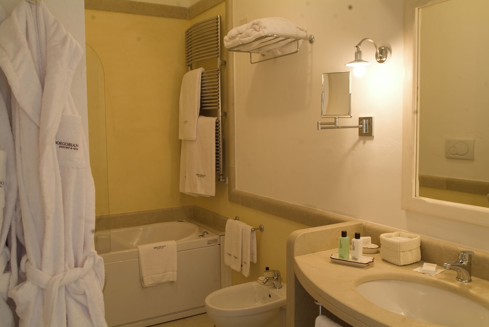 Deluxe Room (1 queen bed or 2 single beds) - Photo 7