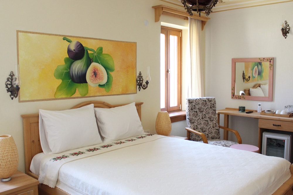Deluxe Triple Room, Garden View photo 2