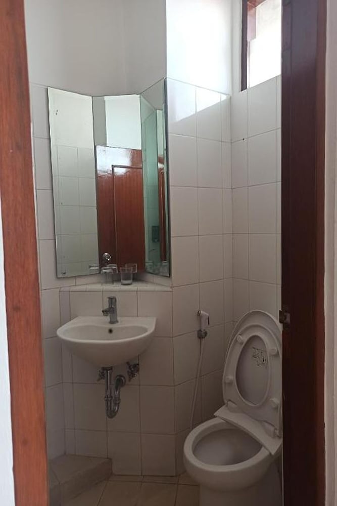 Family Double Room with City View - Photo 8