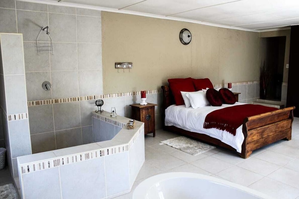 Honeymoon Suite photo 2