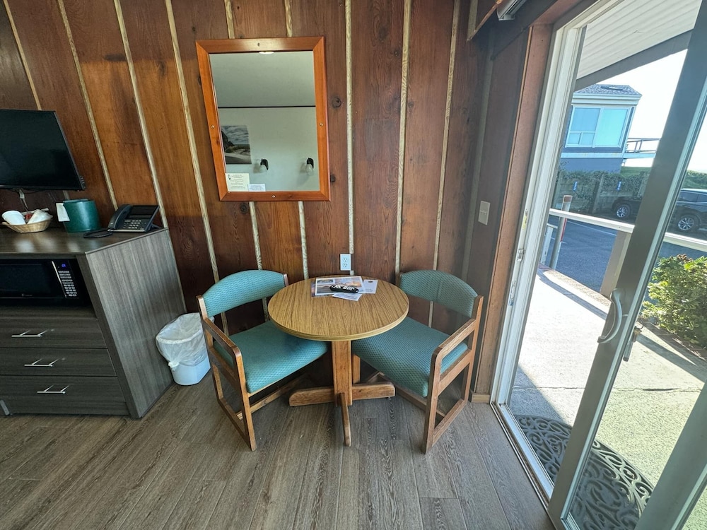 Deluxe Room, 2 Double Beds, Ocean View, Oceanfront photo 3