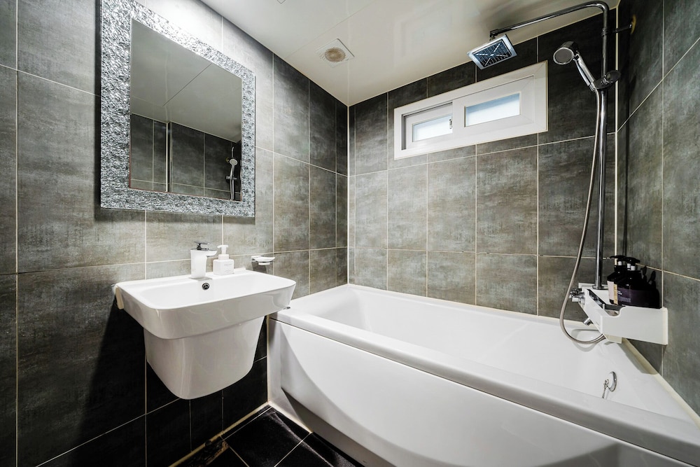 Classic Double or Twin Room - Photo 5