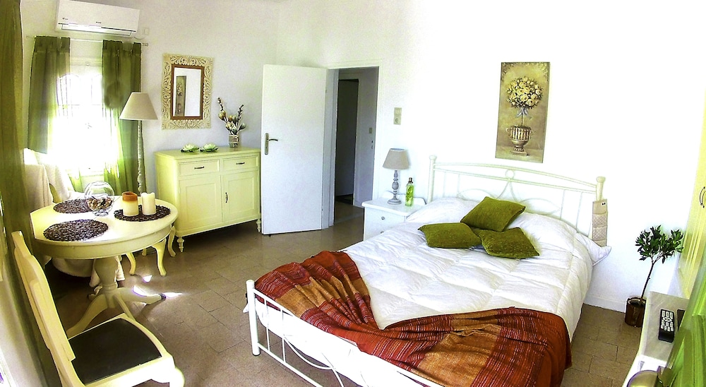 Family House, 3 Bedrooms, Patio, Beachside