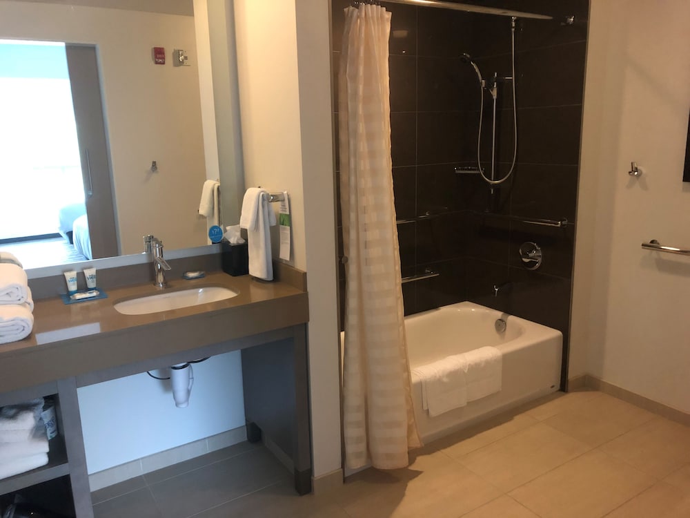 Suite, 2 Queen Beds, Accessible photo 3