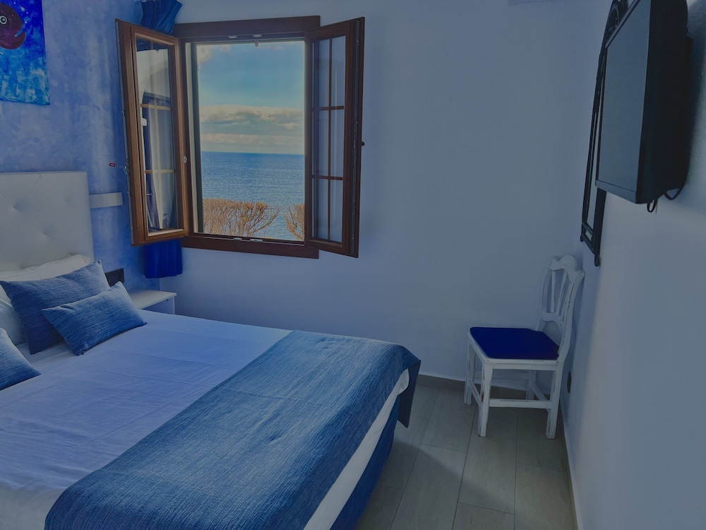 Family Apartment, 2 Bedrooms, Terrace, Sea View photo 2