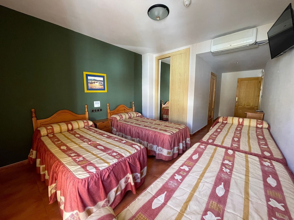 Quadruple Room - Photo 3