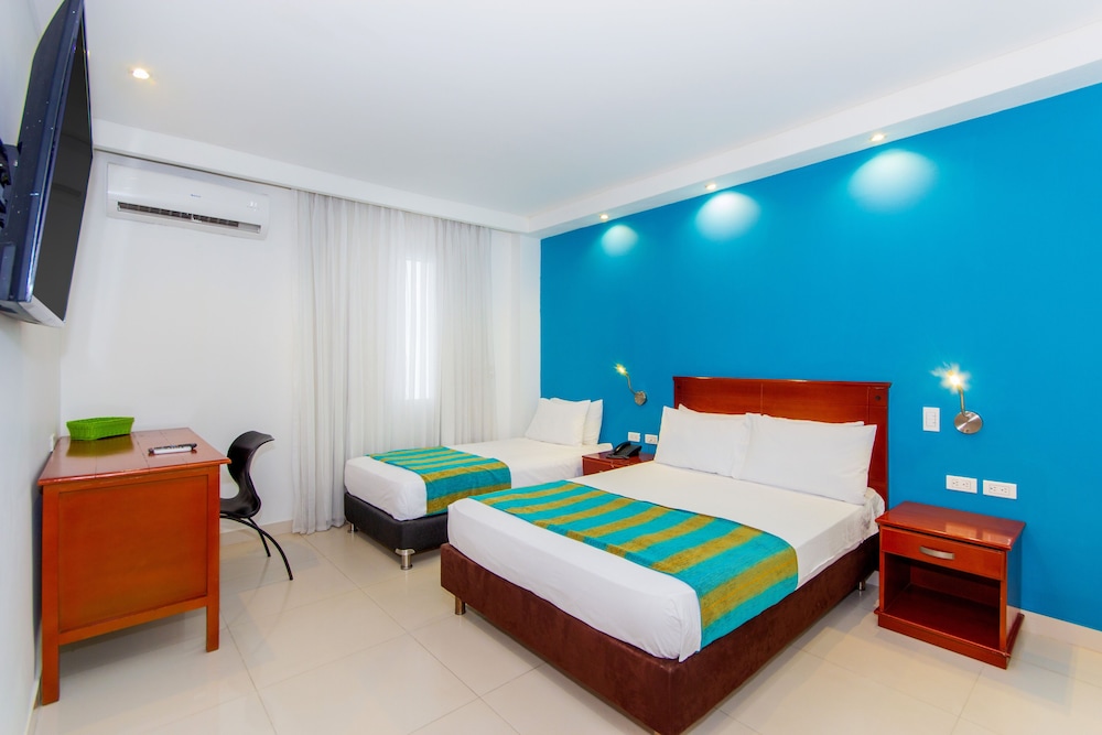 Standard Quadruple Room, 2 Double Beds photo 1