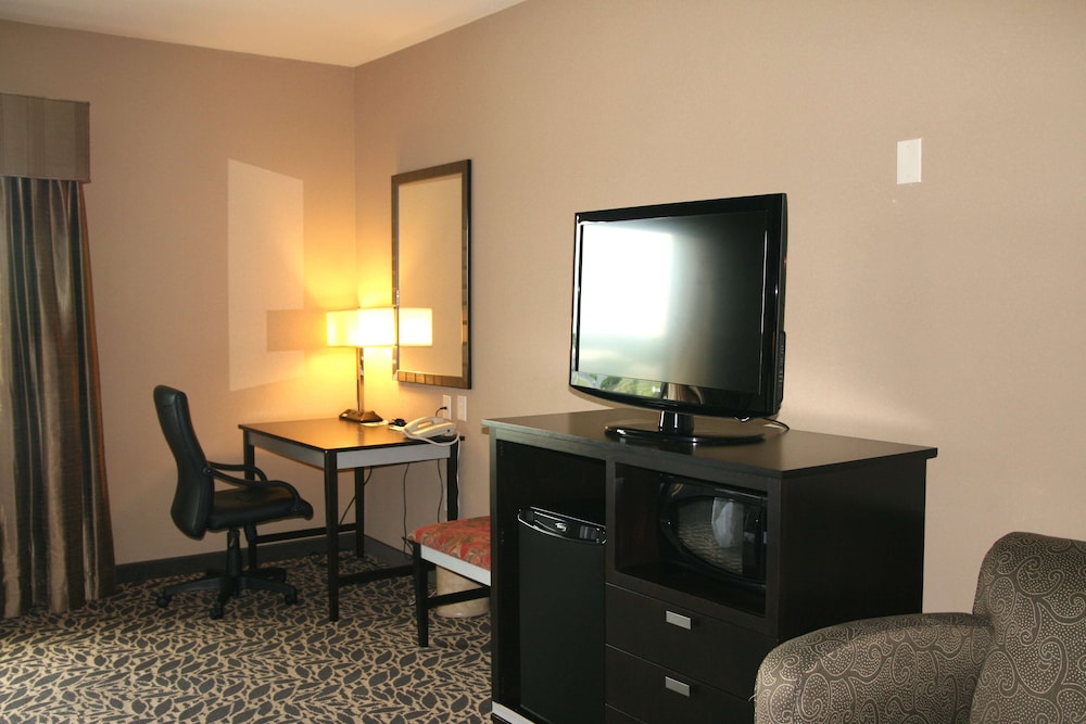 Suite, 2 Queen Beds, Accessible, Bathtub (Hearing Accessible) - Photo 2
