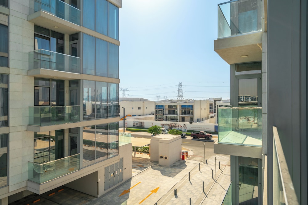 One Bedroom Apartment City View & Partial Water View photo 2