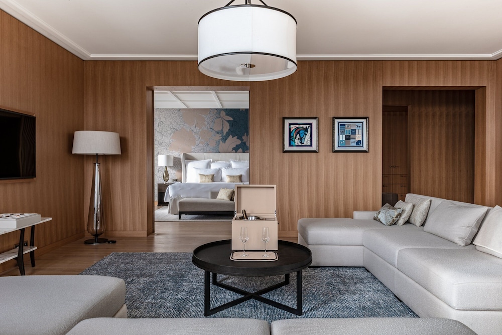 Suite (Josephine) Suite (Josephine)