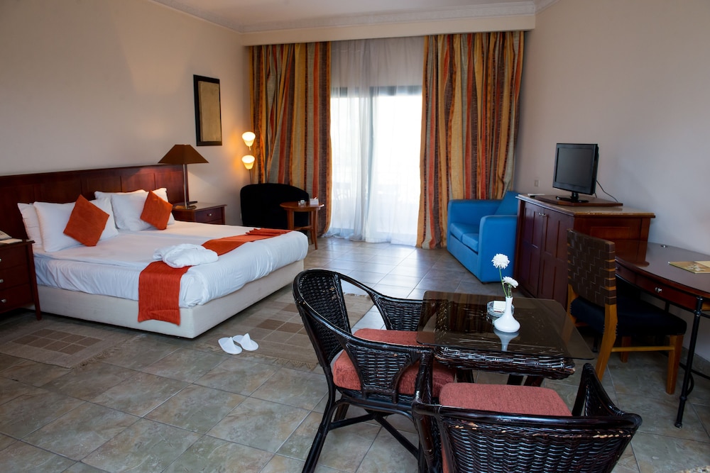 Standard Double Room, 1 King Bed, Private Bathroom, Garden View