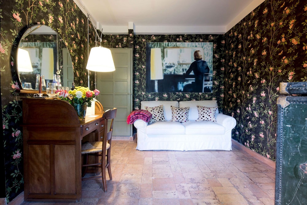 Luxury House photo 3