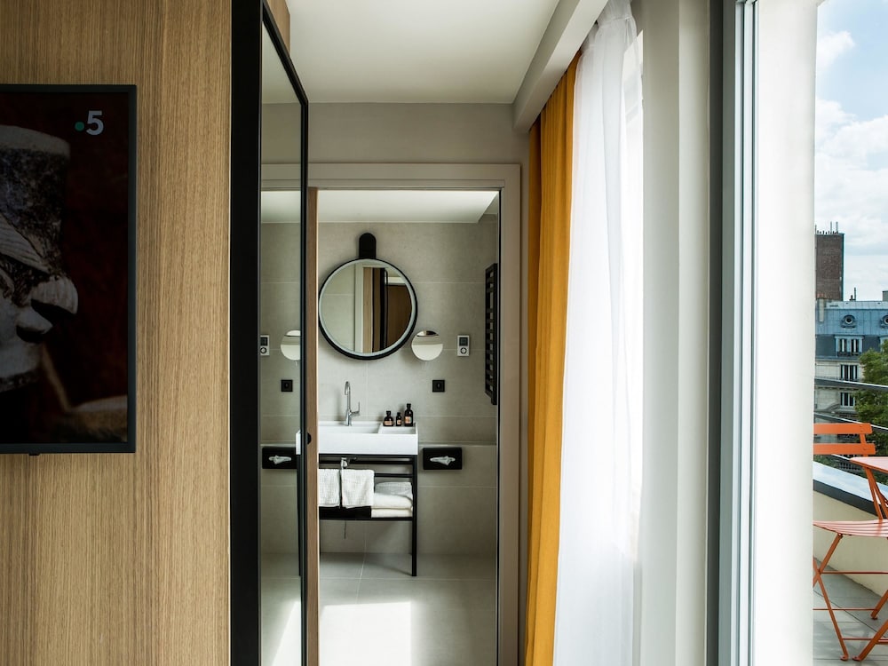 Privilege, Room, 1 Queen Bed, Balcony